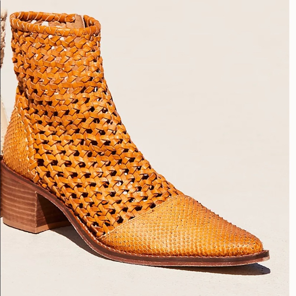 New In Box! Free People In The Loop Woven Boots